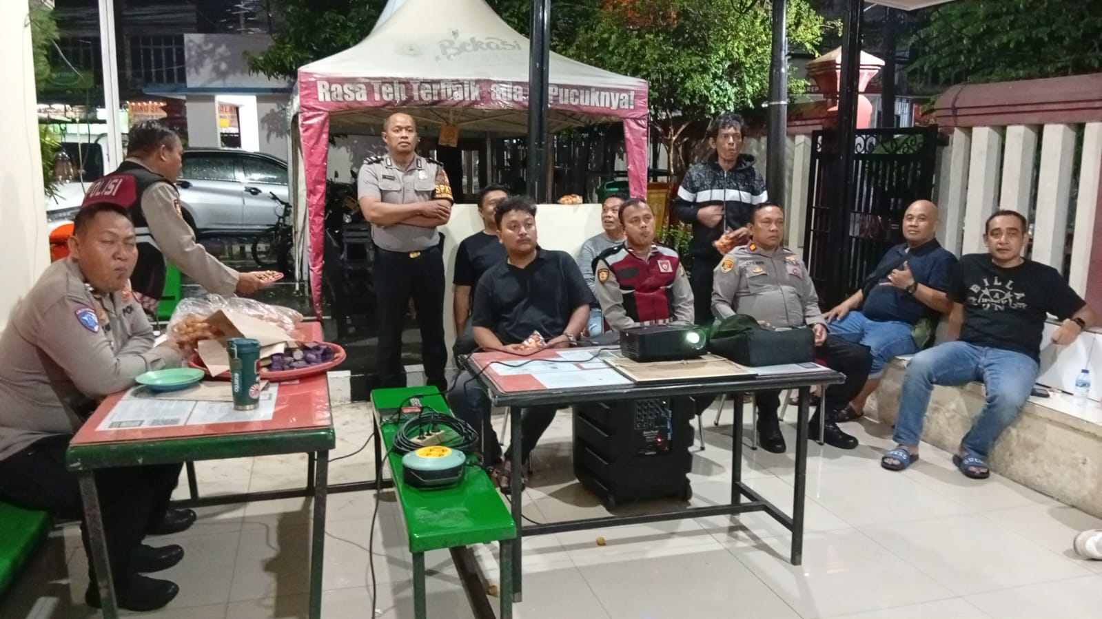 Kapolsek Jatisampurna Gelar Jaga Jakarta On The Spot di Raya Kranggan, Ajak Warga Tingkatkan Peran Aktif Menjaga Kamtibmas