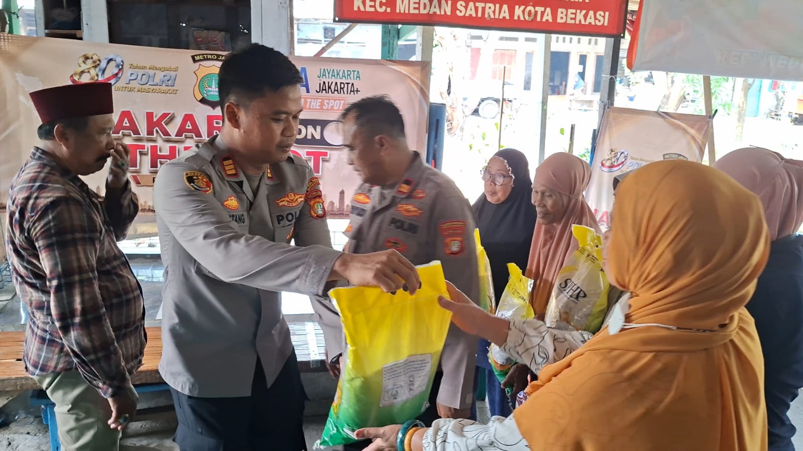 Kapolsek Medansatria Turun Langsung ke Kampung Kebon Sayur, Serap Aspirasi Warga Lewat Jaga Bekasi On The Spot