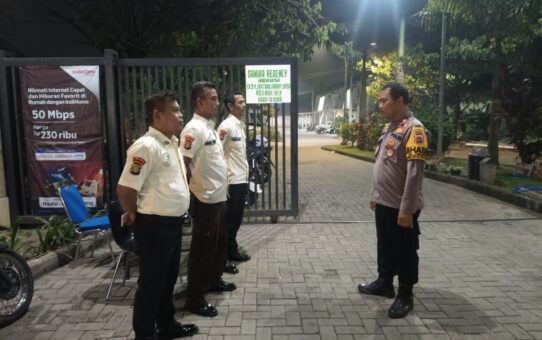 Sambangi Cluster Samira Regency Malam Ini, Polsek Bantargebang Minta Satpam Gencar Cek CCTV