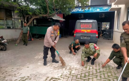 Wujud Sinergitas Kokoh, TNI-Polri dan ASN Blusukan Bersama di Perum Harapan Indah