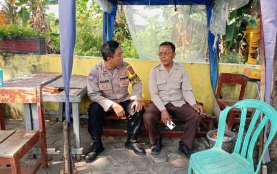 Sambangi Pos Ronda Aster Raya, Babinkamtibmas Kotabaru Minta Warga Jaga Ketat Jam Rawan