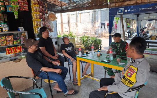 Jaga Kondusifitas Kamtibmas, Bhabinkamtibmas Jalin Kedekatan Humanis dengan Warga Caman Bekasi