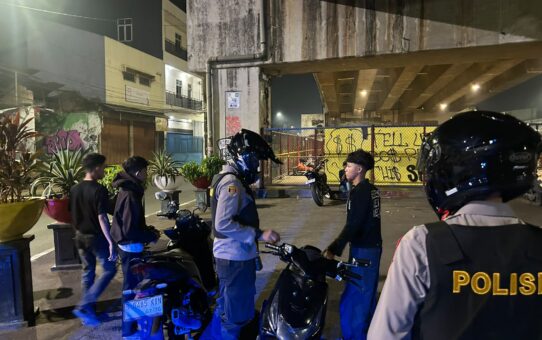 Sasar Jatiwarna Hingga Pondok Gede, Patroli 'Jaga Jakarta' Amankan Objek Vital dan Pos Ronda