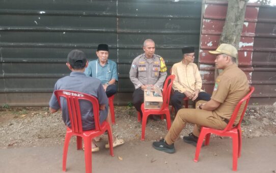 Gandeng Pamor, Bhabinkamtibmas Jatirangga Rangkul Tokoh Masyarakat Perkuat Siskamling