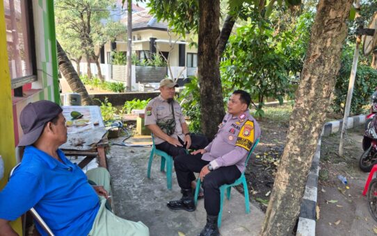 Gandeng Babinsa, Bhabinkamtibmas Jatiwaringin Ingatkan Warga Jauhi Pinjol dan Judol