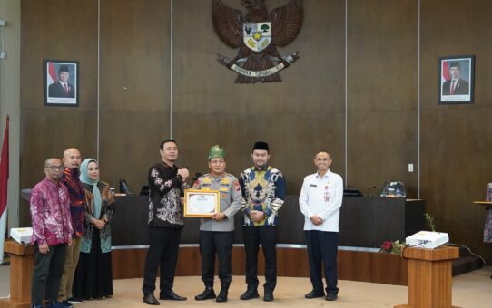 Polda Riau Raih Dua Penghargaan Keterbukaan Informasi Publik, Kapolda: Kado Istimewa Hari Bhayangkara ke-80