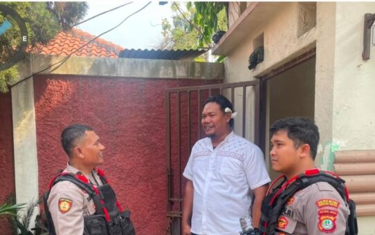 Jaga Jakarta On The Spot Gangguan Kamtibmas Siang Hari, Sat Samapta Polres Bekasi Kota Patroli Dialogis di Pos Satpam Jalan Siliwangi
