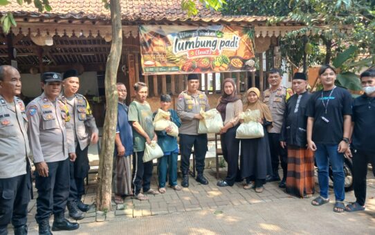 Sambut HUT Bhayangkara Ke-80, Ditbinmas Polda Metro Jaya Salurkan Sembako di Jatisampurna
