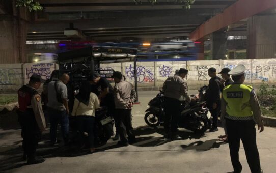 JAGA JAKARTA ON THE SPOT, KAPOLSEK BANTAR GEBANG SERAP ASPIRASI WARGA DAN PERKUAT SINERGITAS KAMTIBMAS