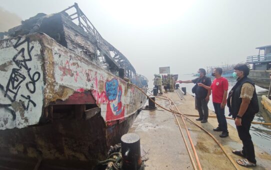 Tiga Kapal Terbakar di Dermaga Kaliadem Muara Angke, Polisi Amankan Lokasi