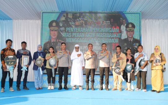 Wujud Negara Hadir, Kapolda Sumsel Pimpin Penyerahan Barang Bukti Kejahatan ke Korban