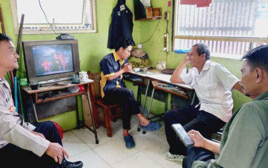 Bhabinkamtibmas Bojong Rawalumbu Kunjungi Poskamling RW 10