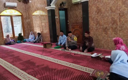 Bhabinkamtibmas Medansatria DDS Ke Majelis Taklim Masjid Darussalam
