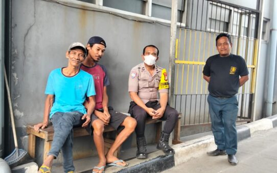 Bhabinkamtibmas Jatiwarna Patroli Sambang Security Perumahan Melati 3