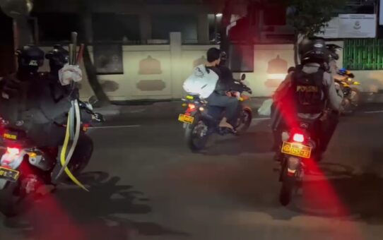 Brimob Polda Metro Jaya Amankan Lima Pelaku Tawuran Bersenjata di Jakarta Timur