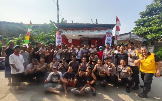 Kapolsek Bekasi Barat Pimpin Kerja Bakti Bersama Warga Kranji Sambut HUT Ke-81 Kemerdekaan RI
