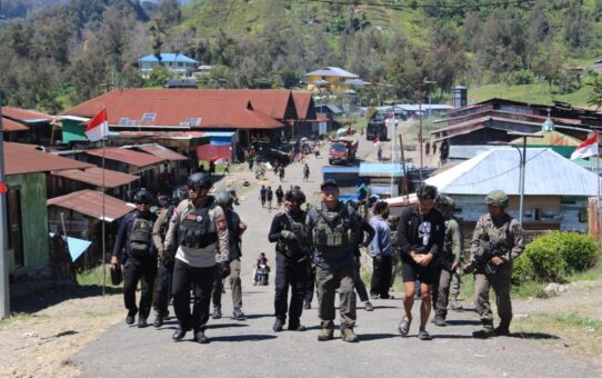 Kaops Damai Cartenz-2026 Tinjau Pos Satgas Kepolisian Ops Damai Cartenz di Sinak, Perkuat Pendekatan Humanis Bersama Masyarakat