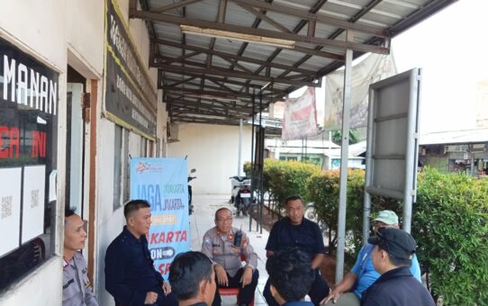 Polsek Bekasi Barat Gelar Jakarta On The Spot di Pasar Sumber Arta, Ajak Warga Cegah Tawuran dan Judi Online