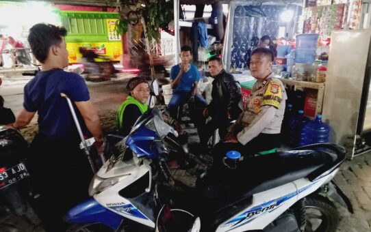 Bhabinkamtibmas Bojong Rawalumbu Sambang Malam Imbau Kamtibmas