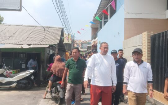 Dampingi Kunjungan Wali Kota Bekasi, Bhabinkamtibmas Kelurahan Medansatria Bahas Penanganan Banjir.