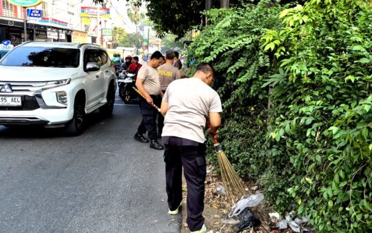 Sambut HUT Ke-81 RI, Polsek Bekasi Selatan Gelar Kerja Bakti dan Pengecatan Pos Kamling
