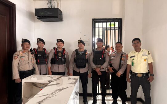 Tim Presisi 2 Polres Bekasi Kota Patroli Boulevard Sumarecon dan PN Bekasi