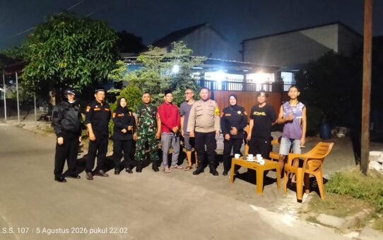 Sinergitas TNI-Polri Patroli di Cimuning, Ajak Warga Aktifkan Ronda