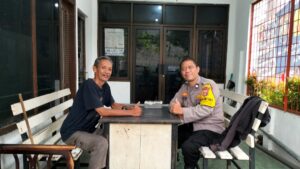 Bhabinkamtibmas Pekayon Jaya Sambangi Tokoh Masyarakat, Perkuat Sinergi Jaga Kamtibmas