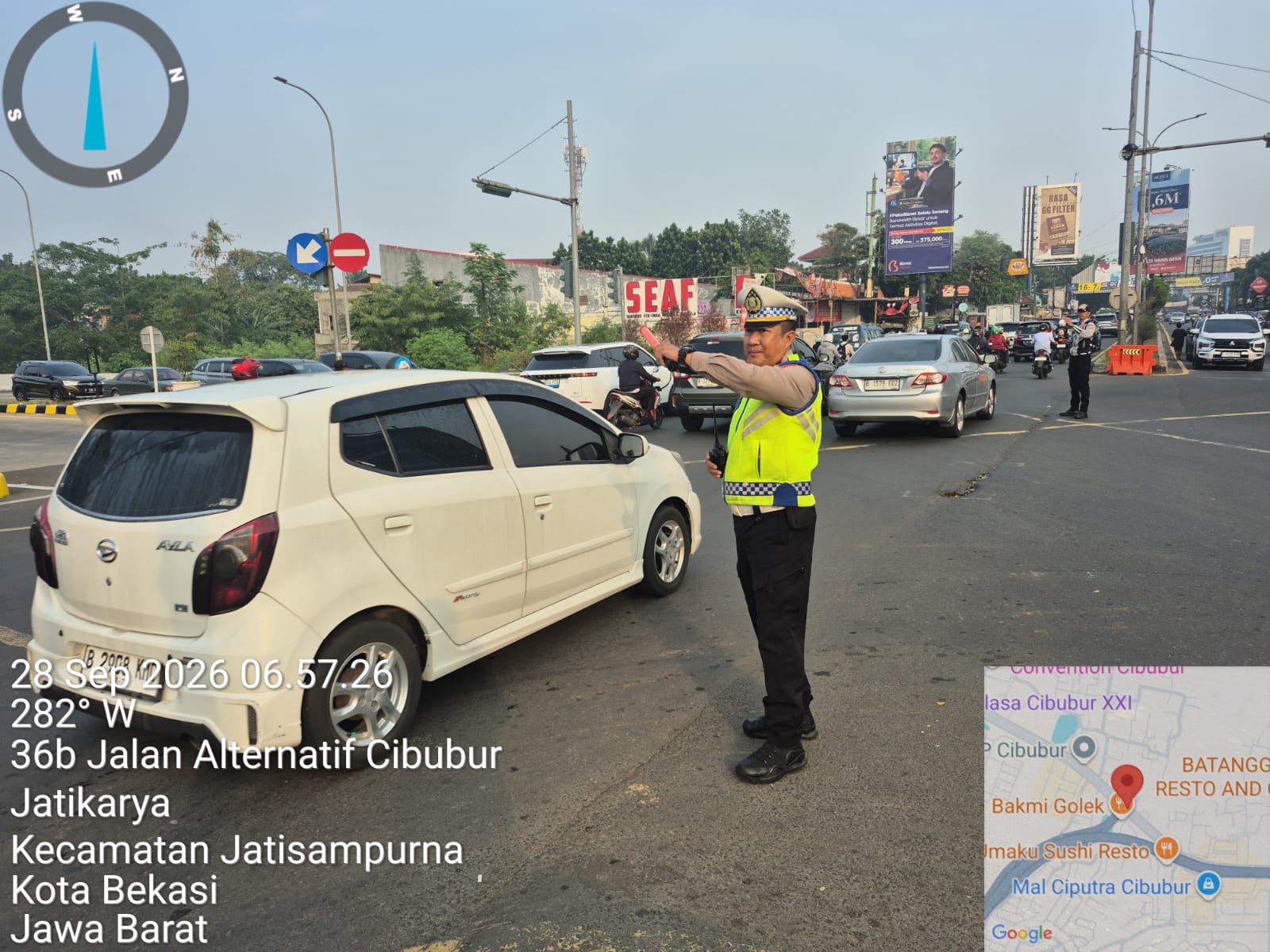 Polsek Jatisampurna Laksanakan Gatur Lalin Antisipasi Kemacetan di Sejumlah Titik