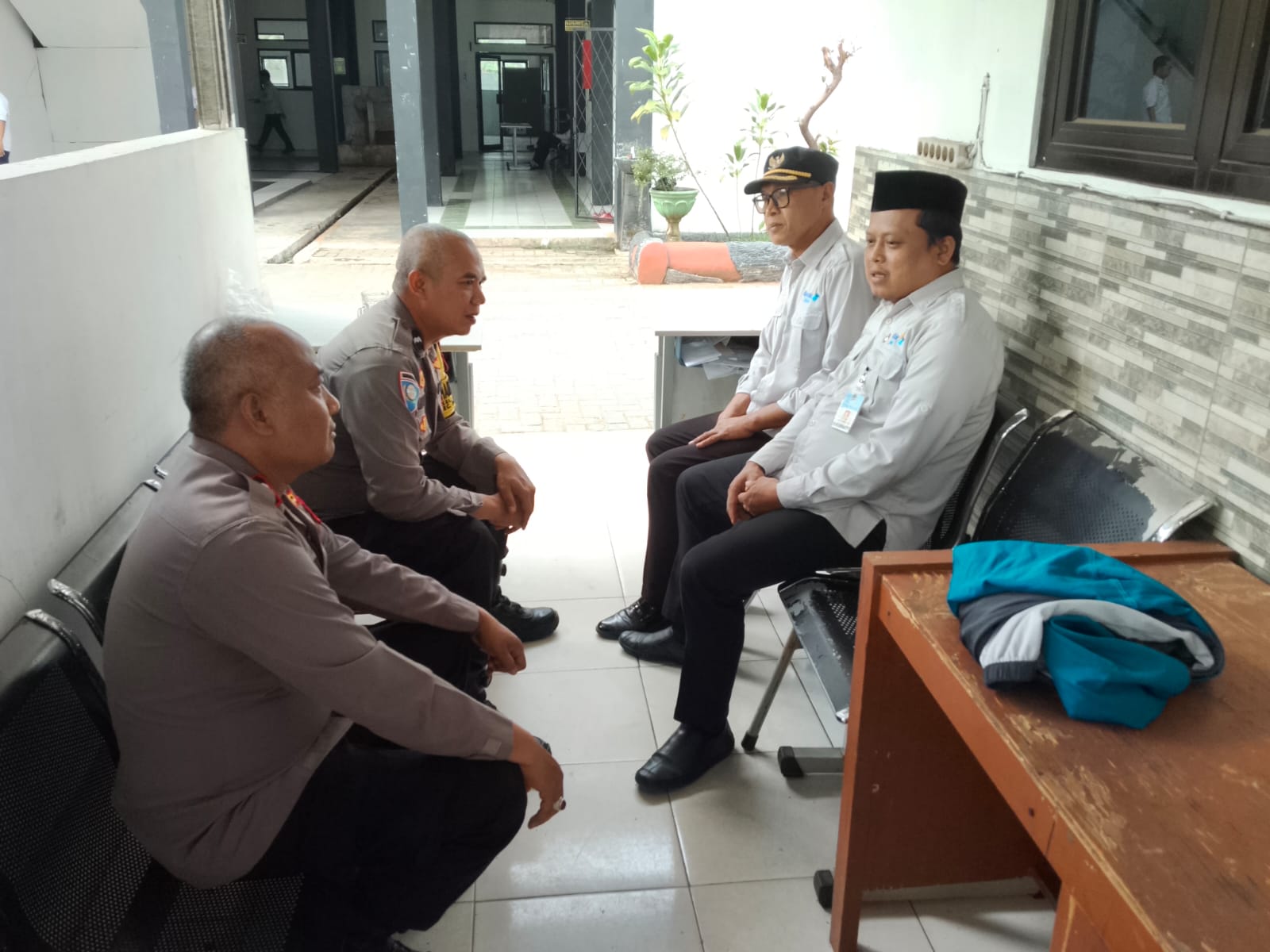 Bhabinkamtibmas Jatirangga Sambangi SMKN 4 Antisipasi Rencana Aksi