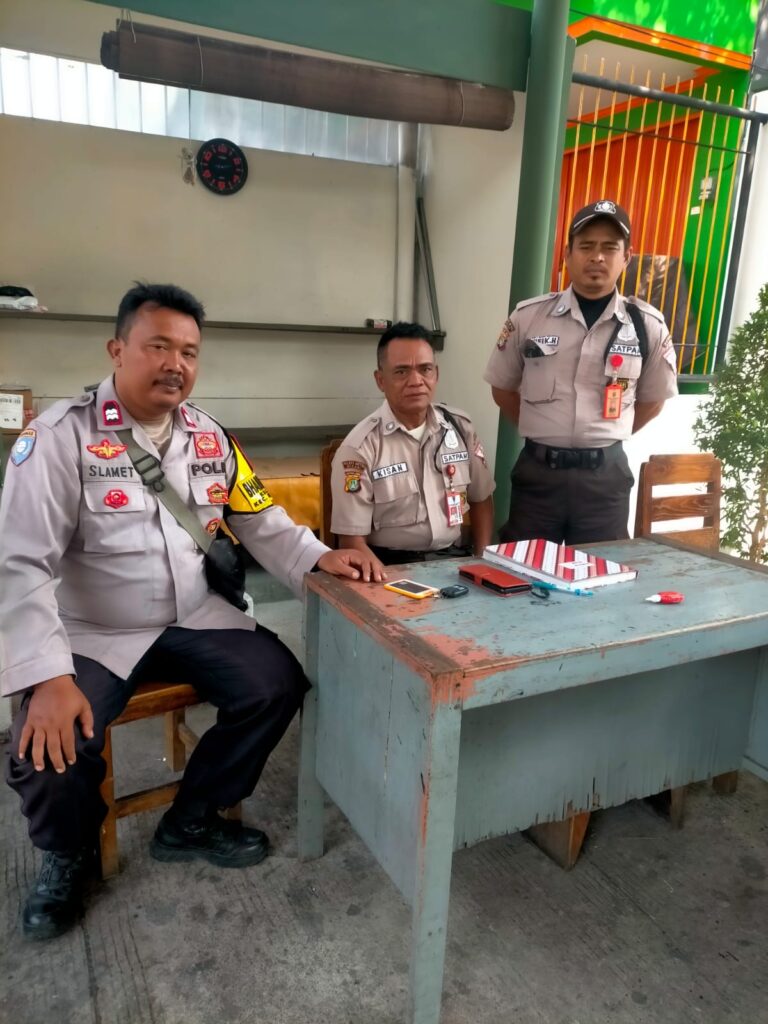 Patroli Dialogis Perum Boulevard THB, Polsek Medan Satria Imbau Waspada Kejahatan Jalanan