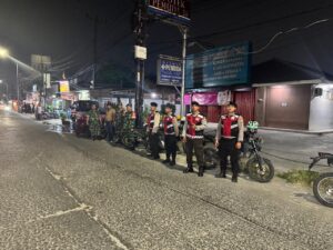 Berikan Rasa Aman Masyarakat Polsek Bekasi Barat Gelar Patroli Bersama Koramil 01 Kranji