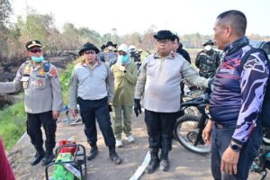 Inovasi Gambut dan Berbagai Upaya Hentikan Bara Karhutla, Kapolda Kalsel Turun Langsung