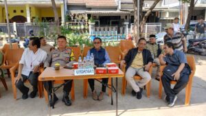 POLRI HADIR UNTUK MASYARAKAT Bhabinkamtibmas Lakukan Monitoring dan Pengamanan Pemilihan Ketua RW 012 Kelurahan Jatiluhur