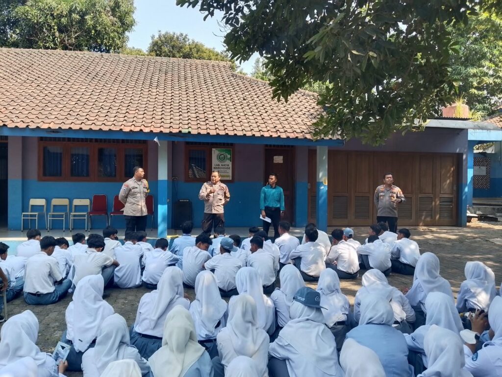 Polsek Bantargebang Laksanakan Kunjungan sebagai Orang Tua Asuh di SMK Industri Kreatif