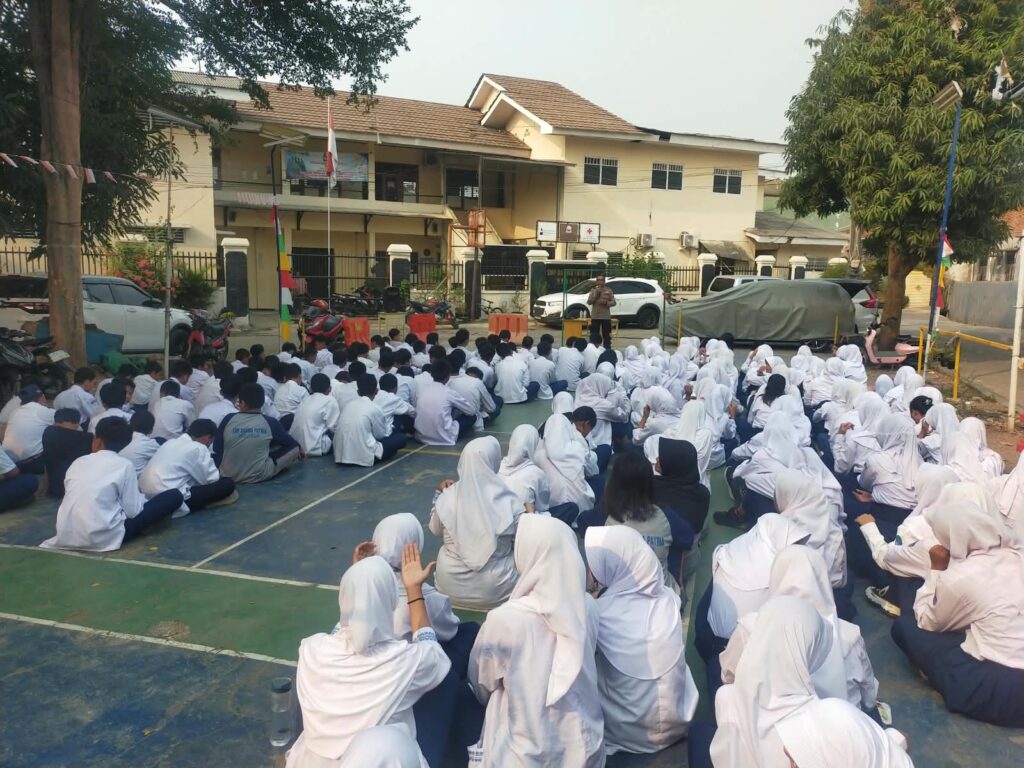 Jaga Jakarta On The Spot ; Polsek Bekasi Barat Edukasi Siswa SMP Darma Patria dan Sampaikan Maklumat Kapolres Metro Bekasi Kota
