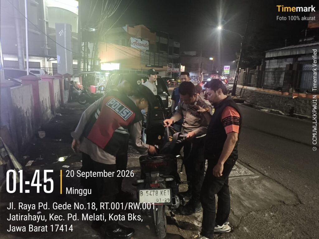 Jaga Jakarta On The Spot : Polsek Pondok Gede Lakukan Patroli dan Razia Dini Hari Jaga Situasi Tetap Aman