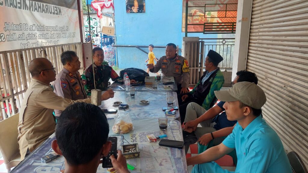 Wujud Sinergitas TNI-Polri, Polsek Medansatria Patroli Bersama di Pondok Ungu