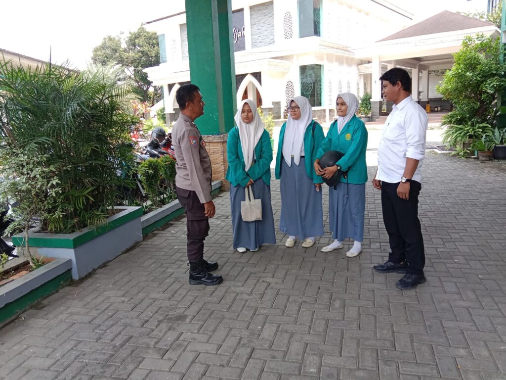 Perkuat Program Jaga Pelajar, Bhabinkamtibmas Bojong Rawalumbu Sambangi SMKS Bhakti Kartini