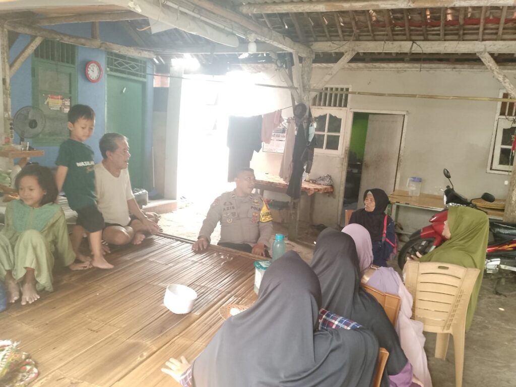 Sambang Bhabinkamtibmas Polsek Jatisampurna Serap Aspirasi Warga Jatiraden