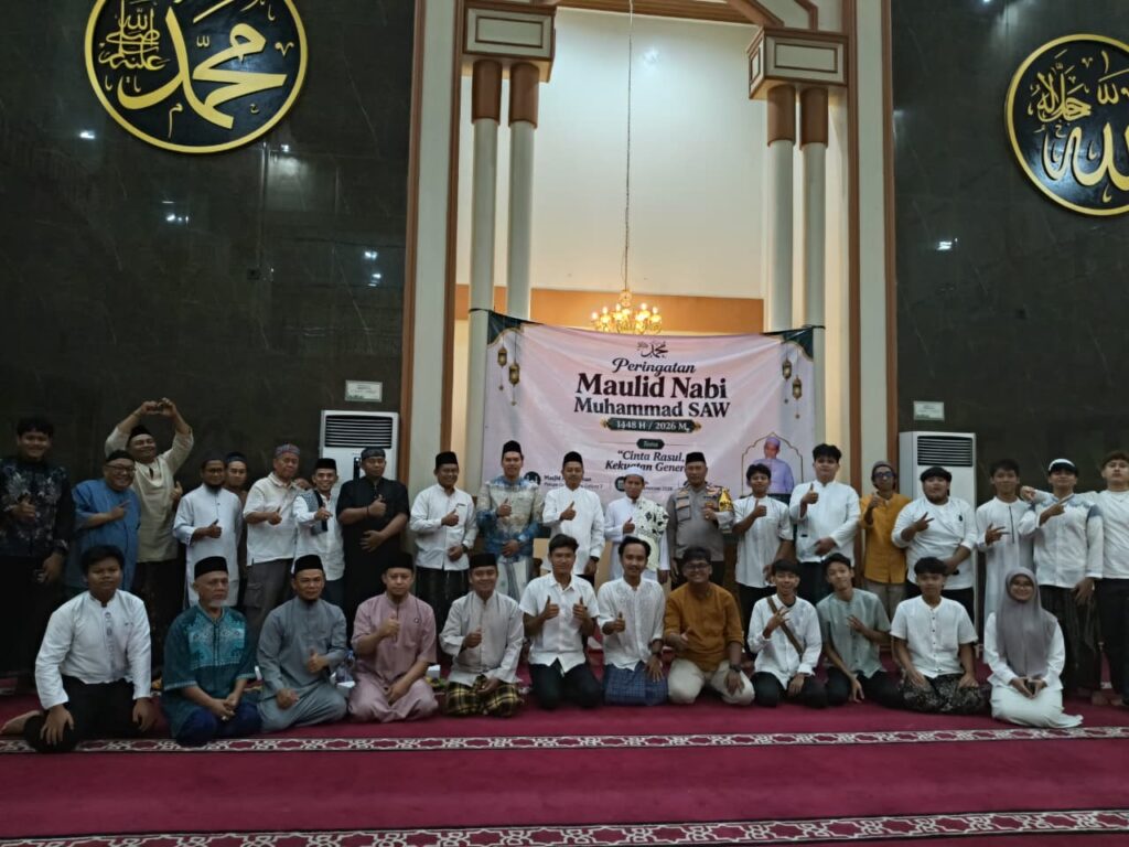 Bhabinkamtibmas Cimuning Sinergi Hadiri Peringatan Maulid Nabi di Masjid Ar-Rahman