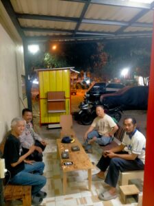 Patroli Malam Bhabinkamtibmas Pejuang Sambangi Komplek Perum Permata