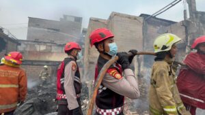 Polda Metro Jaya Buka Dapur Lapangan untuk Warga Terdampak Kebakaran Kampung Muka