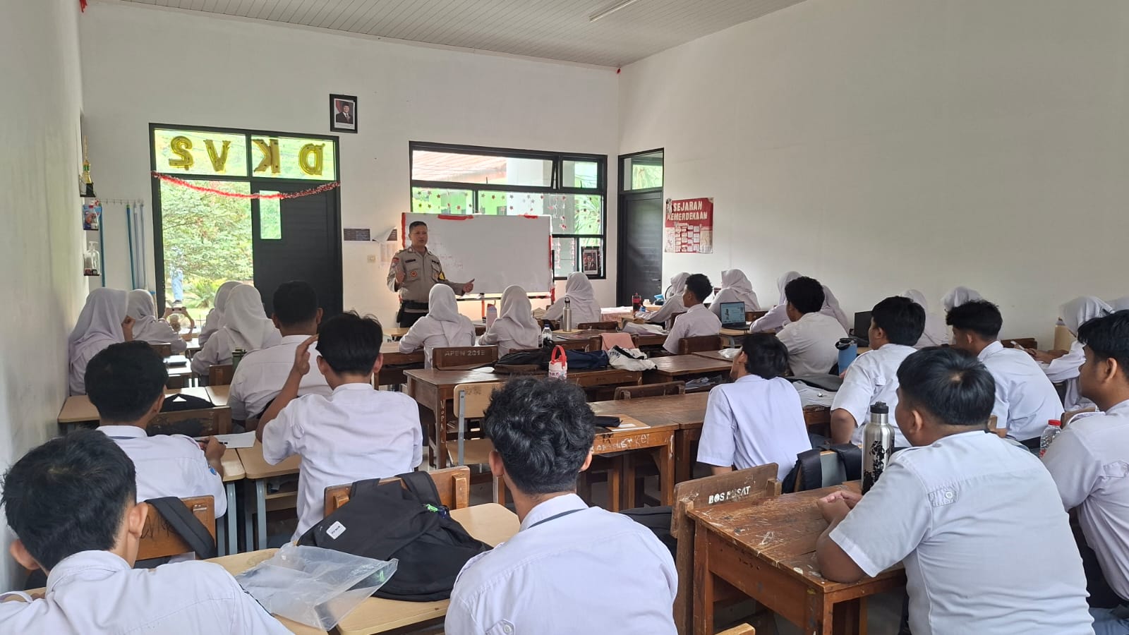 Polsek Bekasi Selatan Lakukan Pendampingan Pelajar SMKN 9 Bekasi