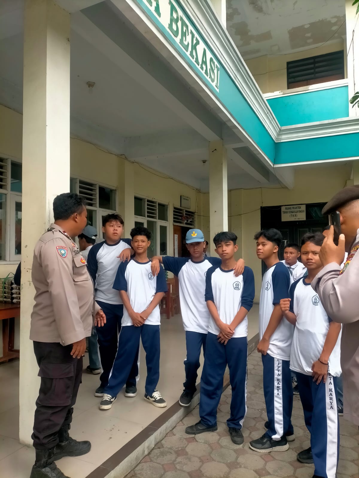 POLSEK MEDANSATRIA AJAK PELAJAR SMK CIPTA KARYA JAUHI TAWURAN DAN PROVOKASI