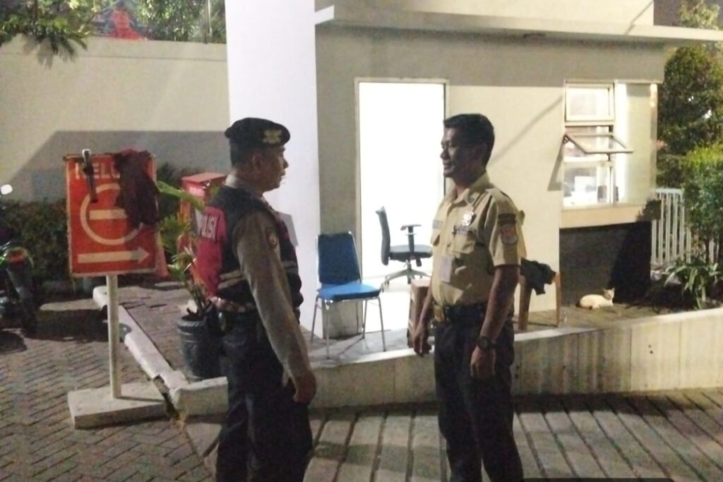 PATROLI DIALOGIS MALAM HARI SAT SAMAPTA POLRES METRO BEKASI KOTA DI KANTOR BANK BNI JL. A. YANI BEKASI SELATAN