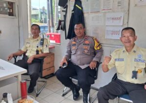 Bhabinkamtibmas Margajaya Kunjungi Pos Keamanan, Perkuat Kewaspadaan Cegah Gangguan Kamtibmas
