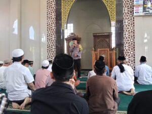 Safari Jumat Polsek Cikarang Pusat Ajak Warga Jaga Kerukunan Jelang Pilkades