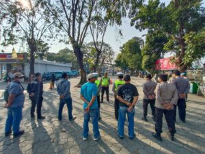Polsek Bekasi Utara Gelar Apel Simulasi Penyekatan di Stasiun Bekasi