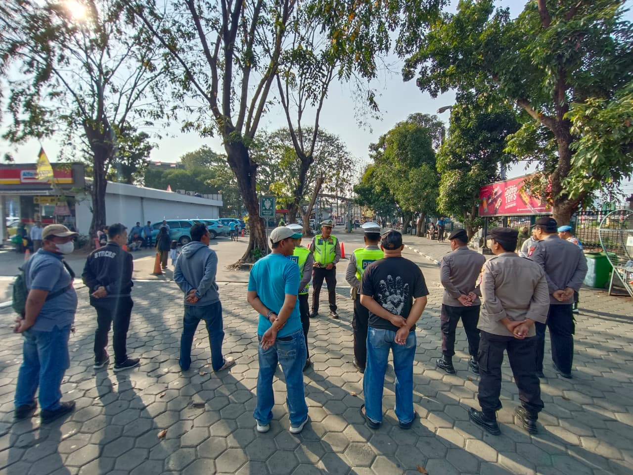 Polsek Bekasi Utara Gelar Apel Simulasi Penyekatan di Stasiun Bekasi